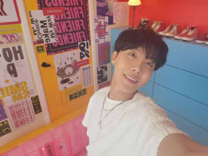 J-Hope BTS Berikan Pesan Sebelum Album \'BE\' Rilis, Akui Sempat Khawatir Fans Kecewa
