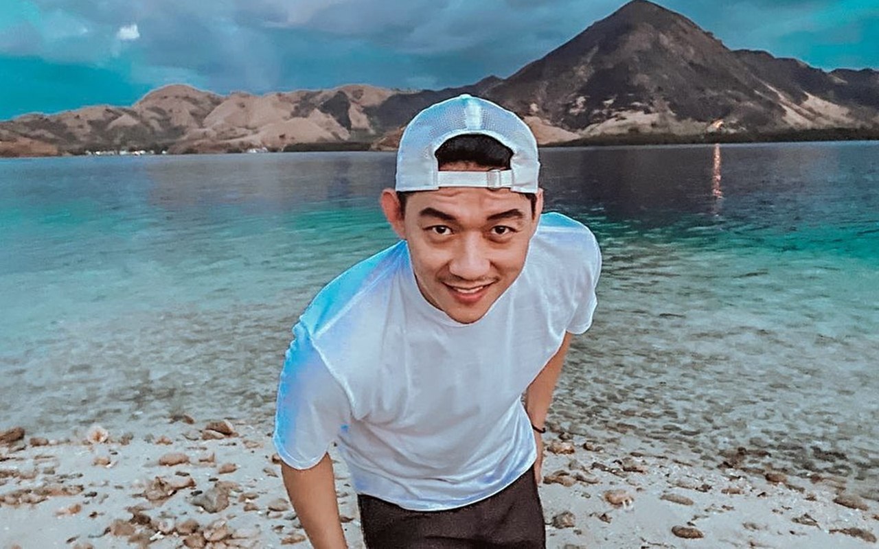 Ifan Seventeen Berkunjung ke Makam Mendiang Istri, Komentar 'Pacar' Disorot