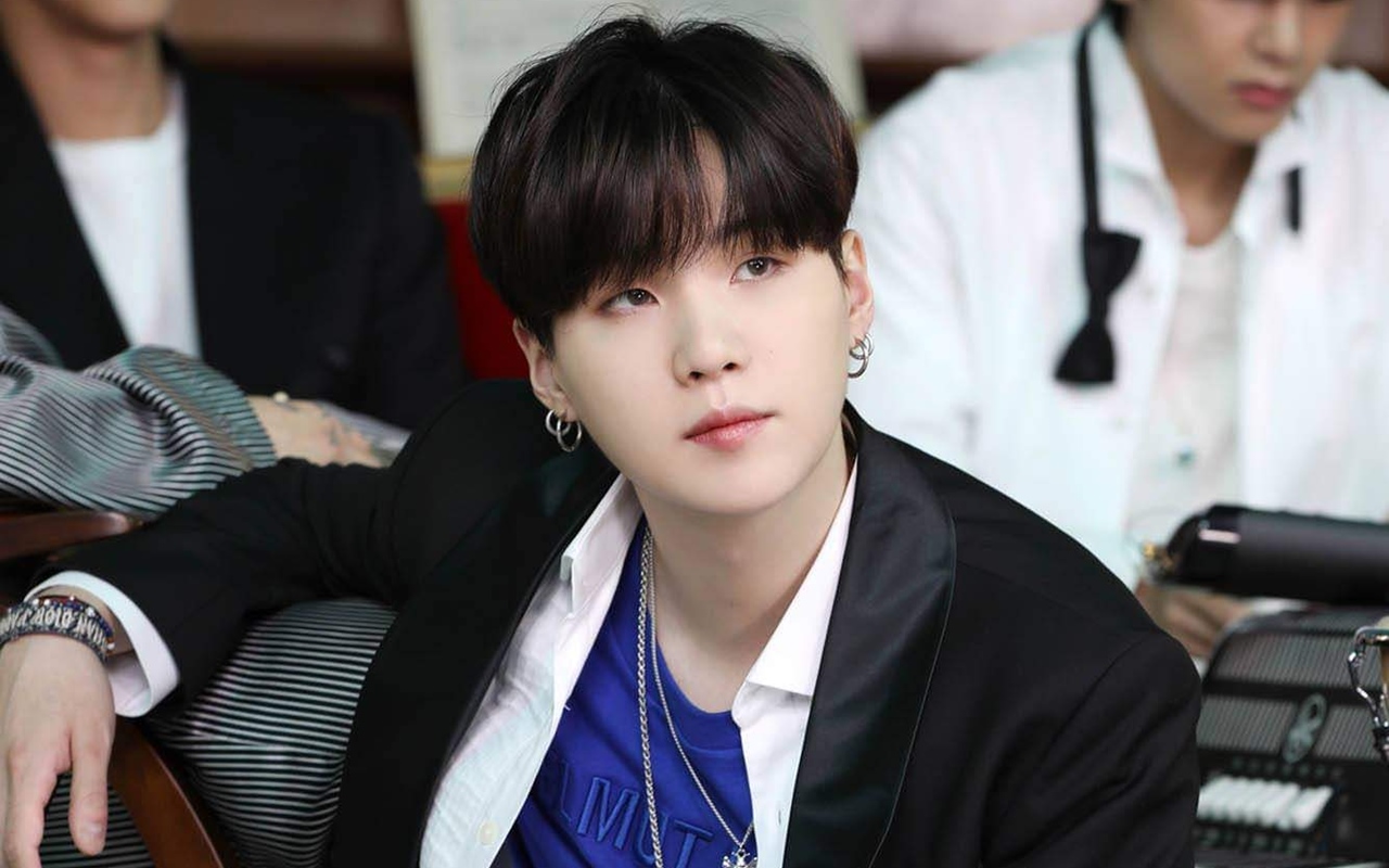 Suga BTS Live Pakai Penyangga Lengan, Ungkap Kondisi Parah Bahunya Sebelum Operasi