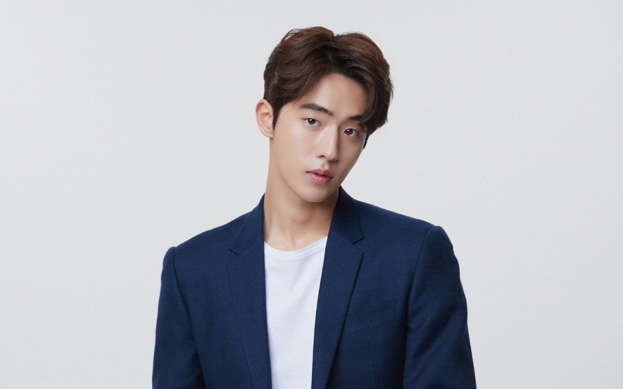 Ganteng Tanpa Riasan, Penampilan Polos Nam Joo Hyuk di Drama dan Film Ini Bikin Netizen Terpikat