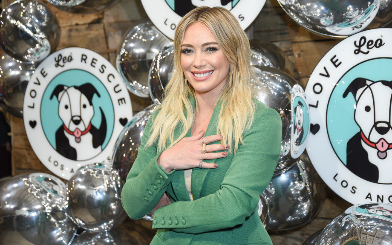 Hilary Duff Akui Terinfeksi COVID-19 Saat Sedang Hamil