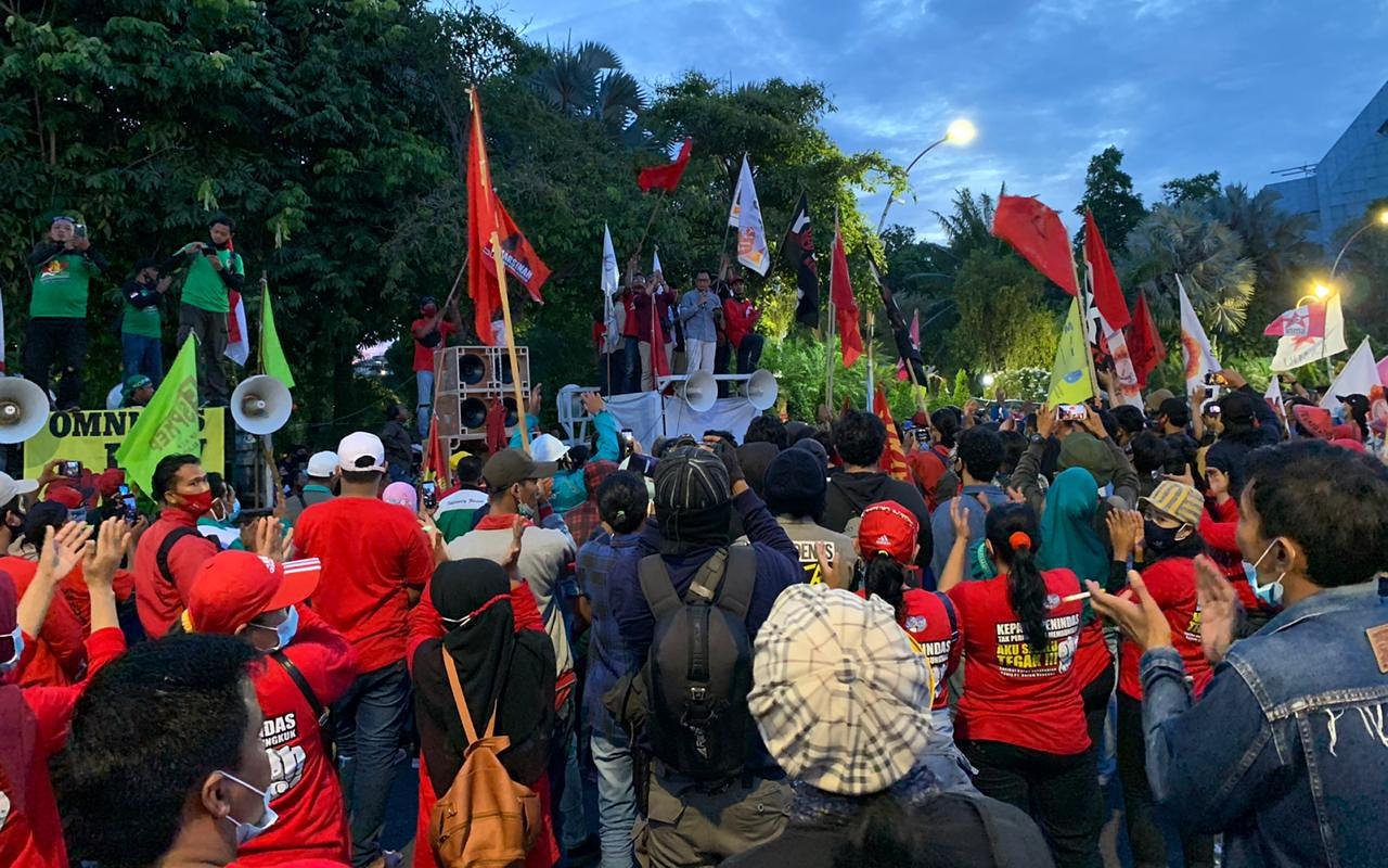 Gubernur Khofifah Naikkan UMK Jatim 2021, Buruh Justru Kecewa Gara-Gara Ini