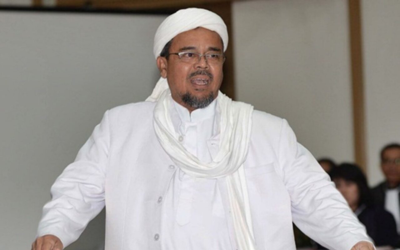 Bukan 'Salah' Pangdam Jaya, Baliho Habib Rizieq di Jaksel Ternyata Diturunkan Sosok Ini