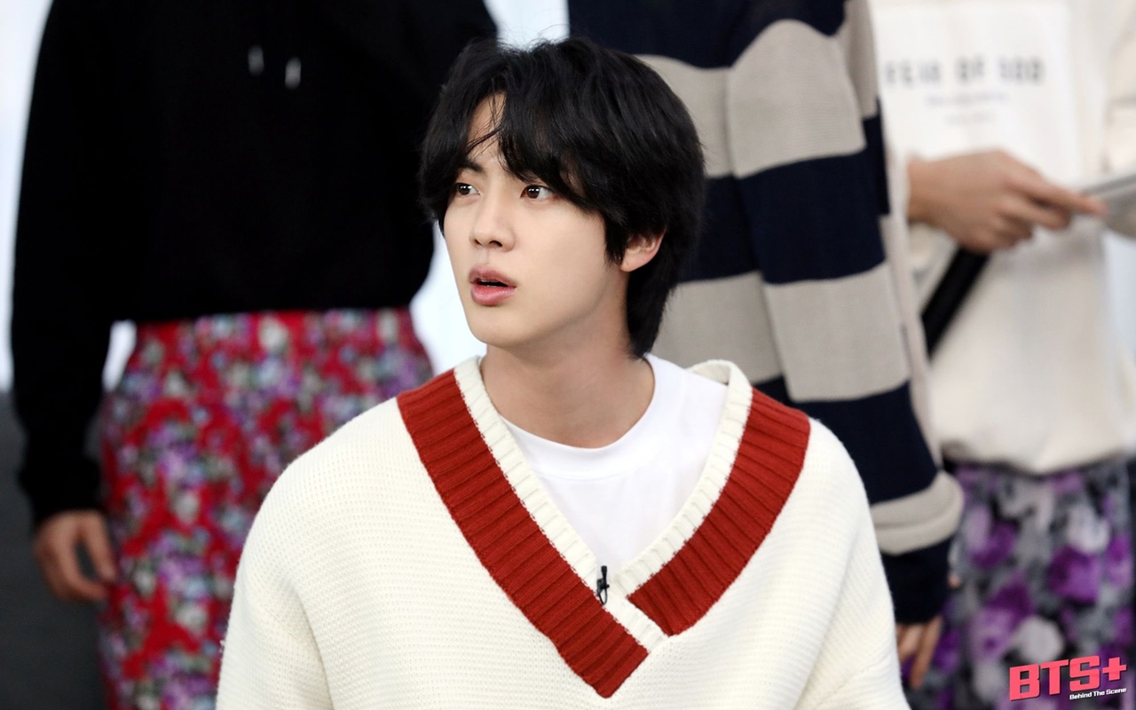 Jin BTS Ganteng Ngegas di Majalah Esquire, Buka-Bukaan Awal Gabung Big Hit