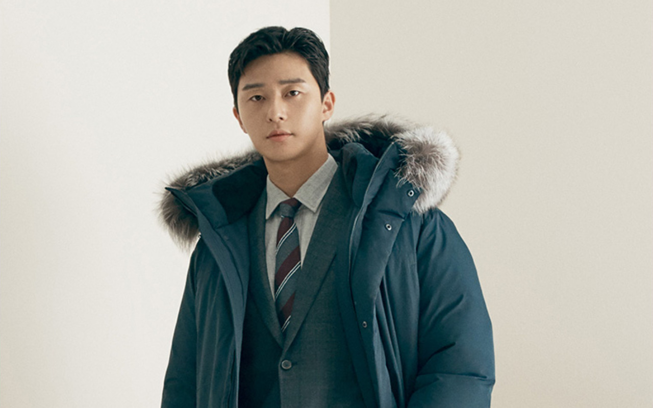 Cara Park Seo Joon Pencet Tombol Lift Agar Aman dari Penularan COVID-19 Curi Perhatian