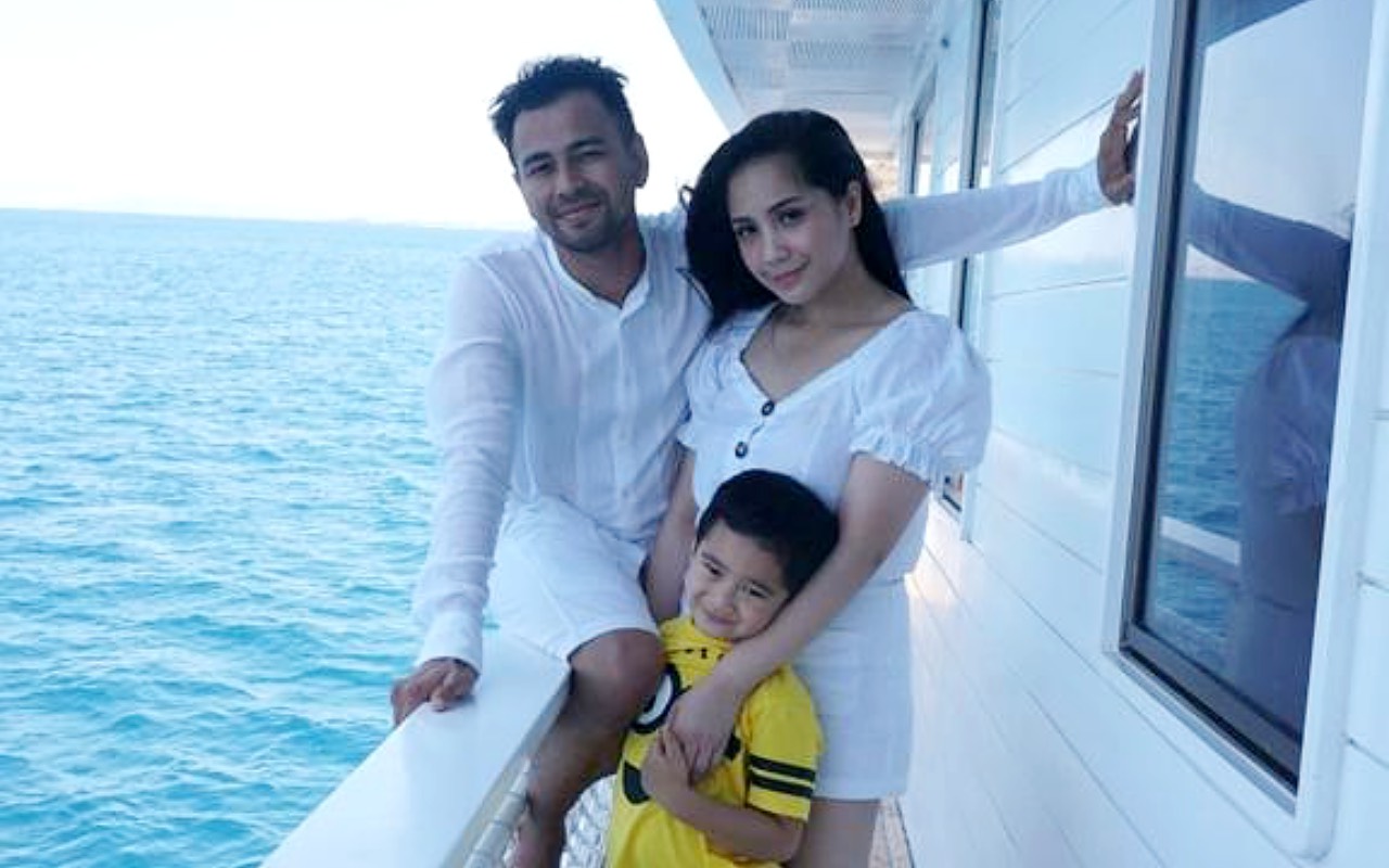 Rafathar Mendadak Demam Tinggi Sampai Terbaring Lemas, Raffi Ahmad Minta Doa