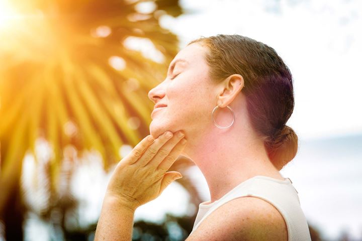 Rajin Menggunakan Sunscreen di Leher