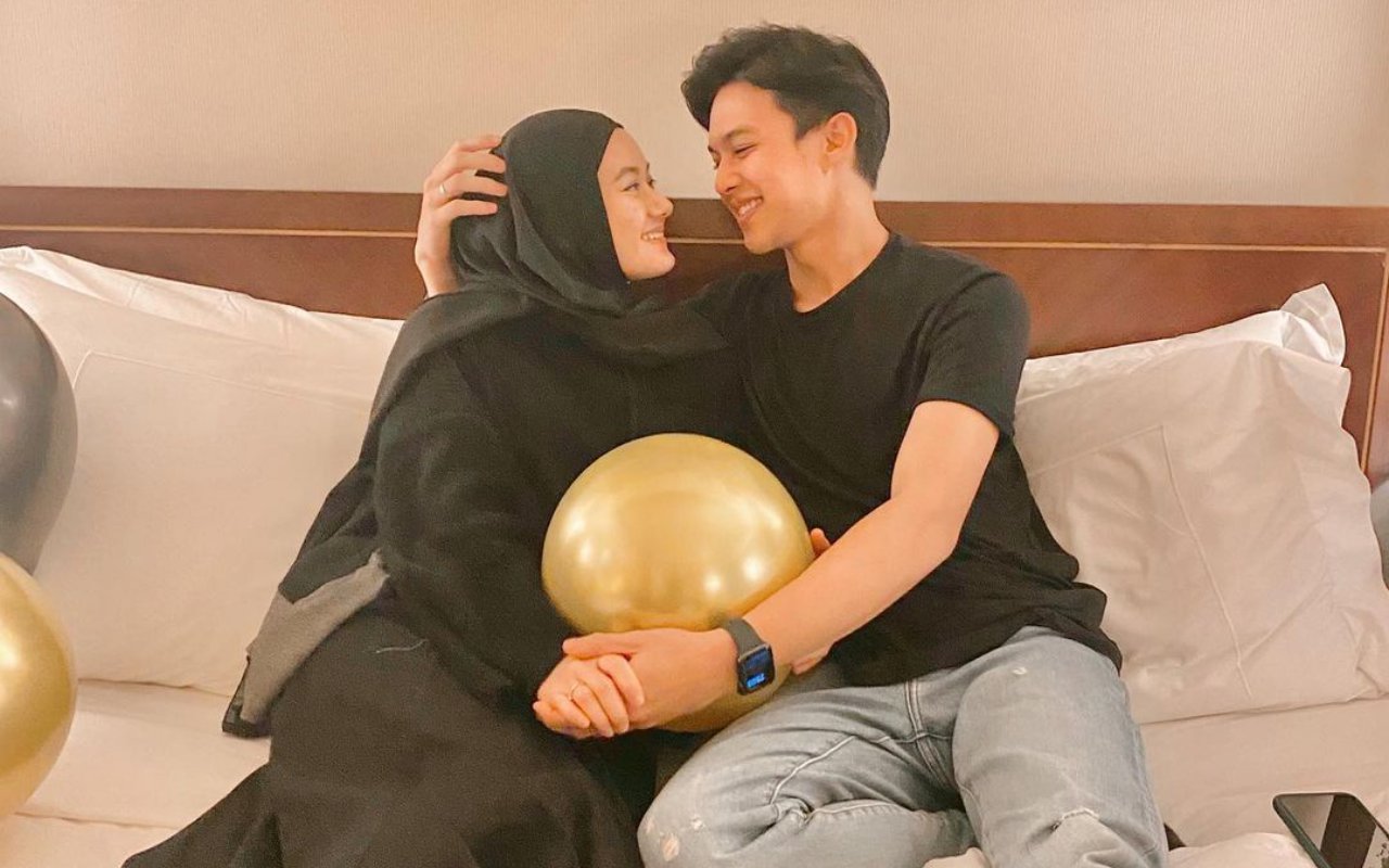 Dinda Hauw Cantik Berbusana Serba Hitam, Komentar Rey Mbayang Malah Bikin Ngakak