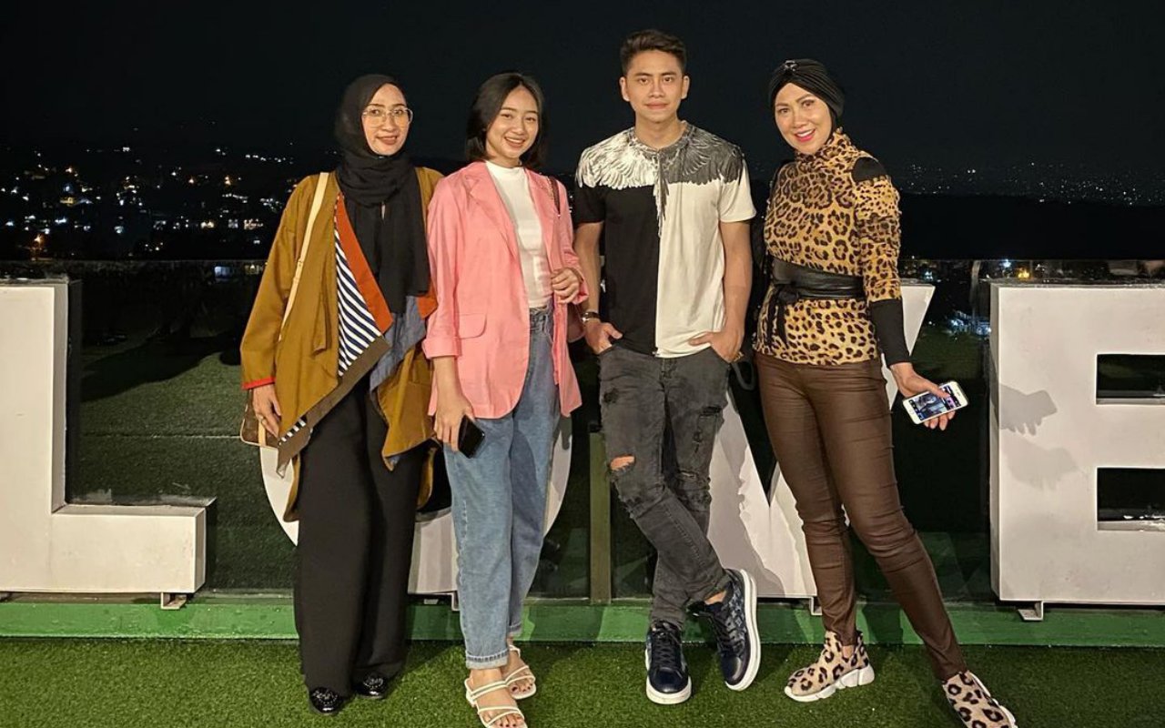 Athalla Naufal-Anselma Putri Kencan, Duo Ibunda Cantik Cetar Curi Perhatian