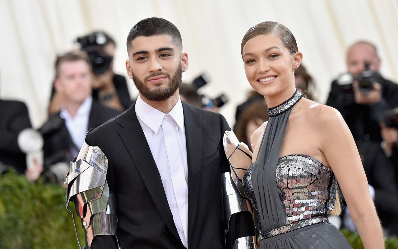 Gigi Hadid Perdana Bagikan Foto Kehamilan Bareng Zayn Malik, Romantis Banget!