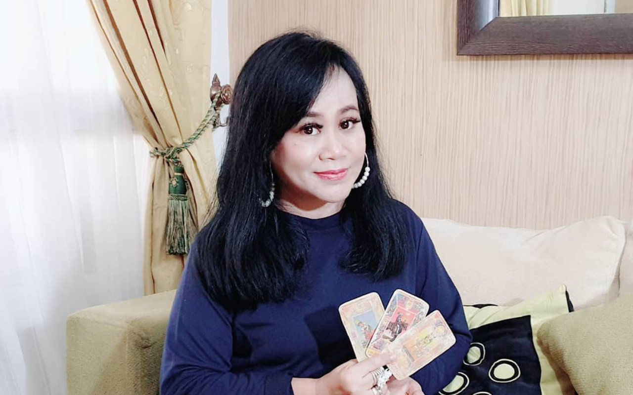 Peramal Artis Endang Tarot Meninggal, Ramalannya Soal 'Karma' Syahrini-Reino Sempat Heboh