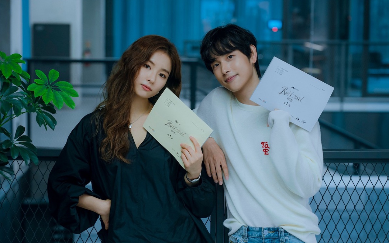 Siwan Curhat Kadang Nge-Prank Shin Se Kyung Saat Lelah Syuting 'Run On'