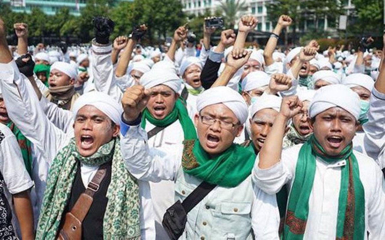 Polisi Dicegat Massa FPI Saat Mau Ke Rumah Habib Rizieq, Ada Apa?