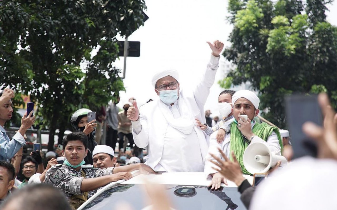 Terungkap, Polisi Harus Menerobos ‘Hujan’ Umpatan Saat Ke Rumah Habib Rizieq