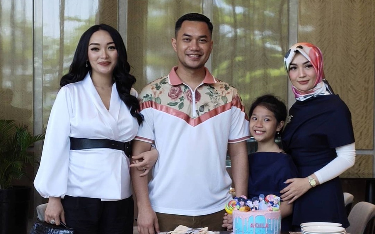 Imel Cahyati Nangis Dipeluk Putri Cantik Sebelum Operasi, Caption Suami Zaskia Gotik Disentil