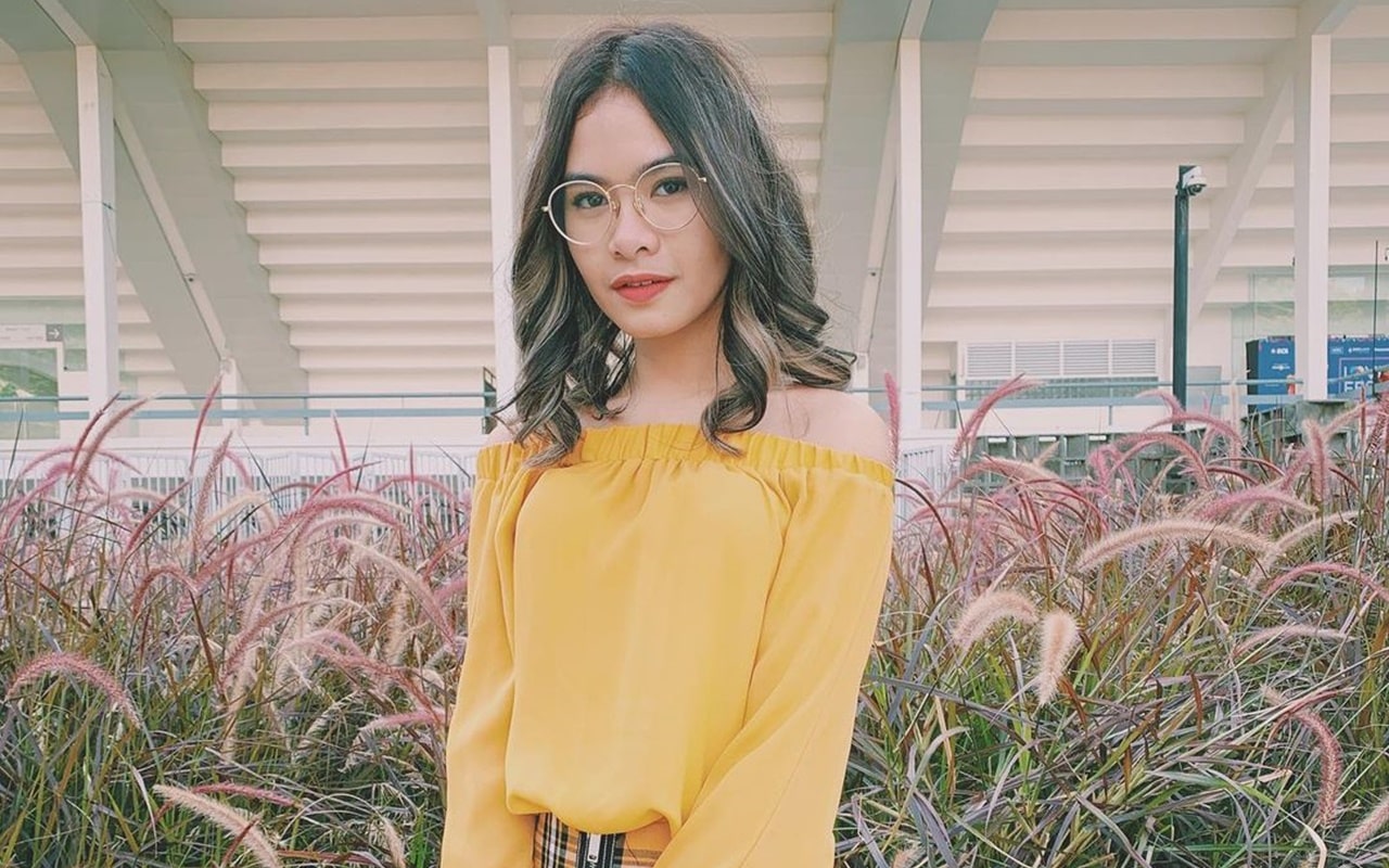 Putri Iis Dahlia Pamer Gaun Terbuka Hingga Pundak Mulus, Reaksi Dicap 'Orang Kampung' Bikin Salut