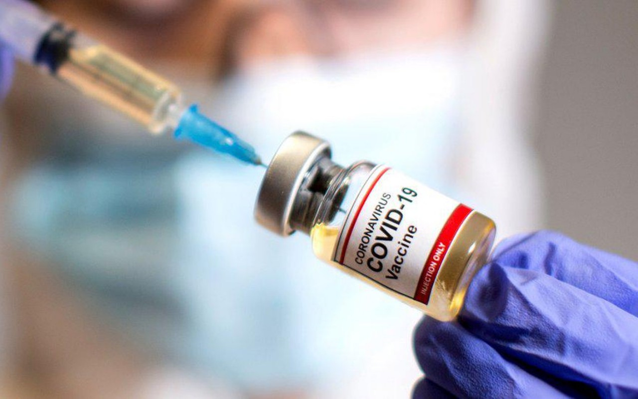 Menko PMK Sebut Vaksin COVID-19 Tetap Akan Digunakan Meski Tak Halal