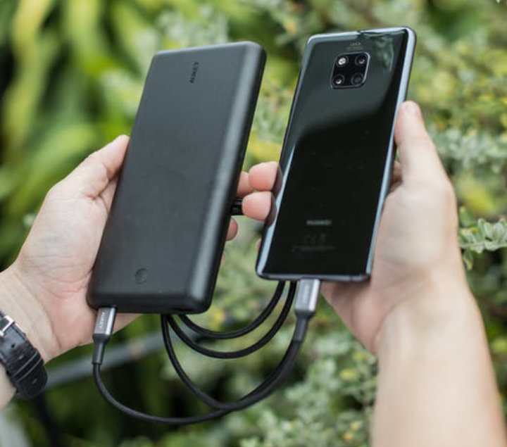 Sering Menggunakan Power Bank dan Charger Nirkabel