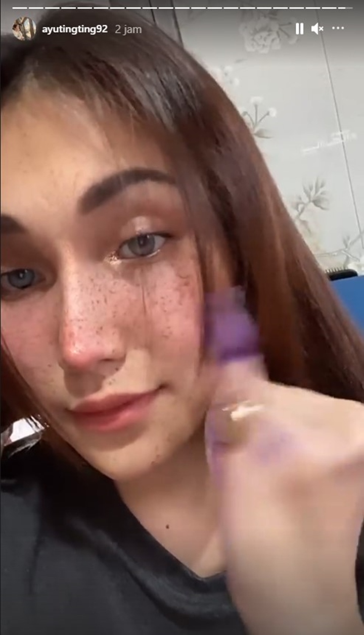 Ikut Nyoblos Di Pilkada 2020, Ayu Ting Ting Bawa Pulpen Dan Sarung Tangan Sendiri