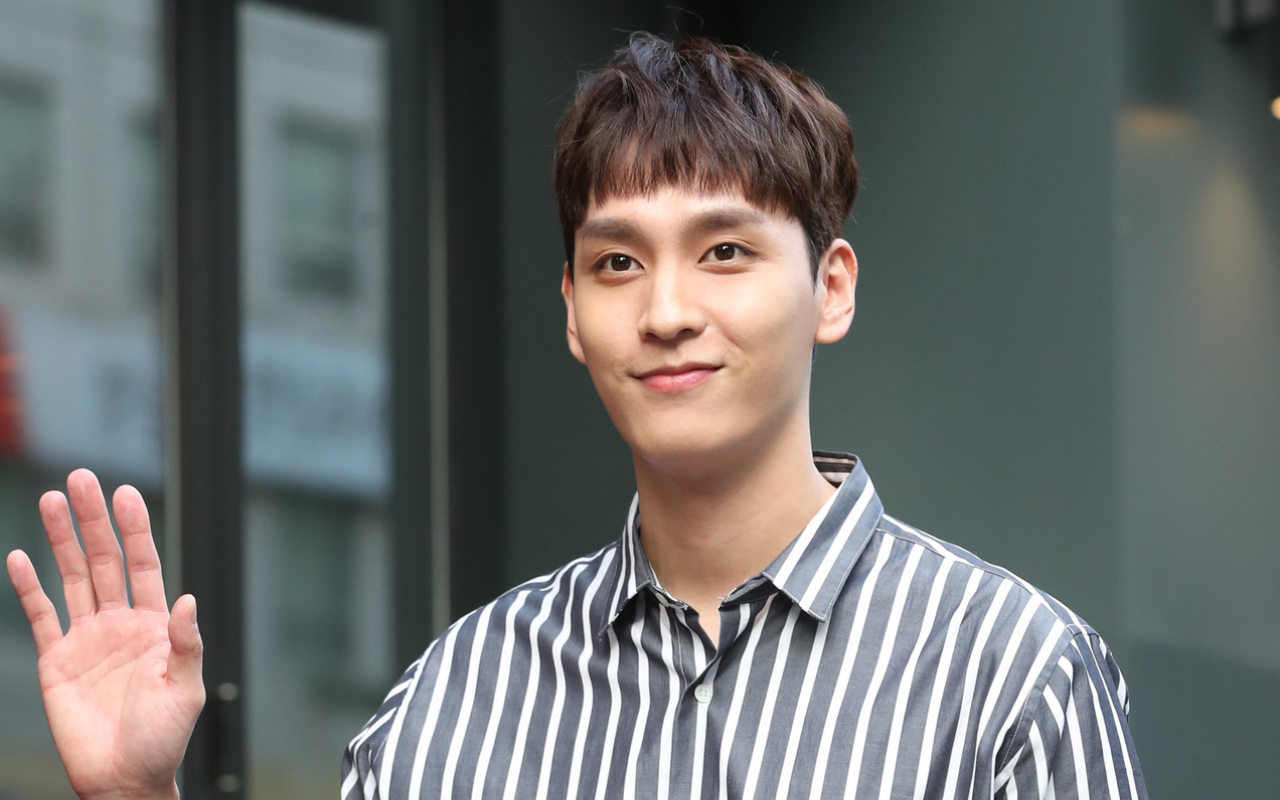 Choi Tae Joon Pacar Park Shin Hye Dipuji Ketahuan Diam-Diam Lakukan Ini Saat Wamil