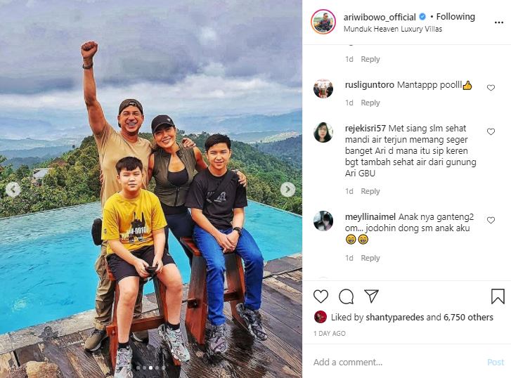 Ari Wibowo Bahagia Liburan Bareng Keluarga, Wajah Ganteng Kedua Putra Jadi Sorotan
