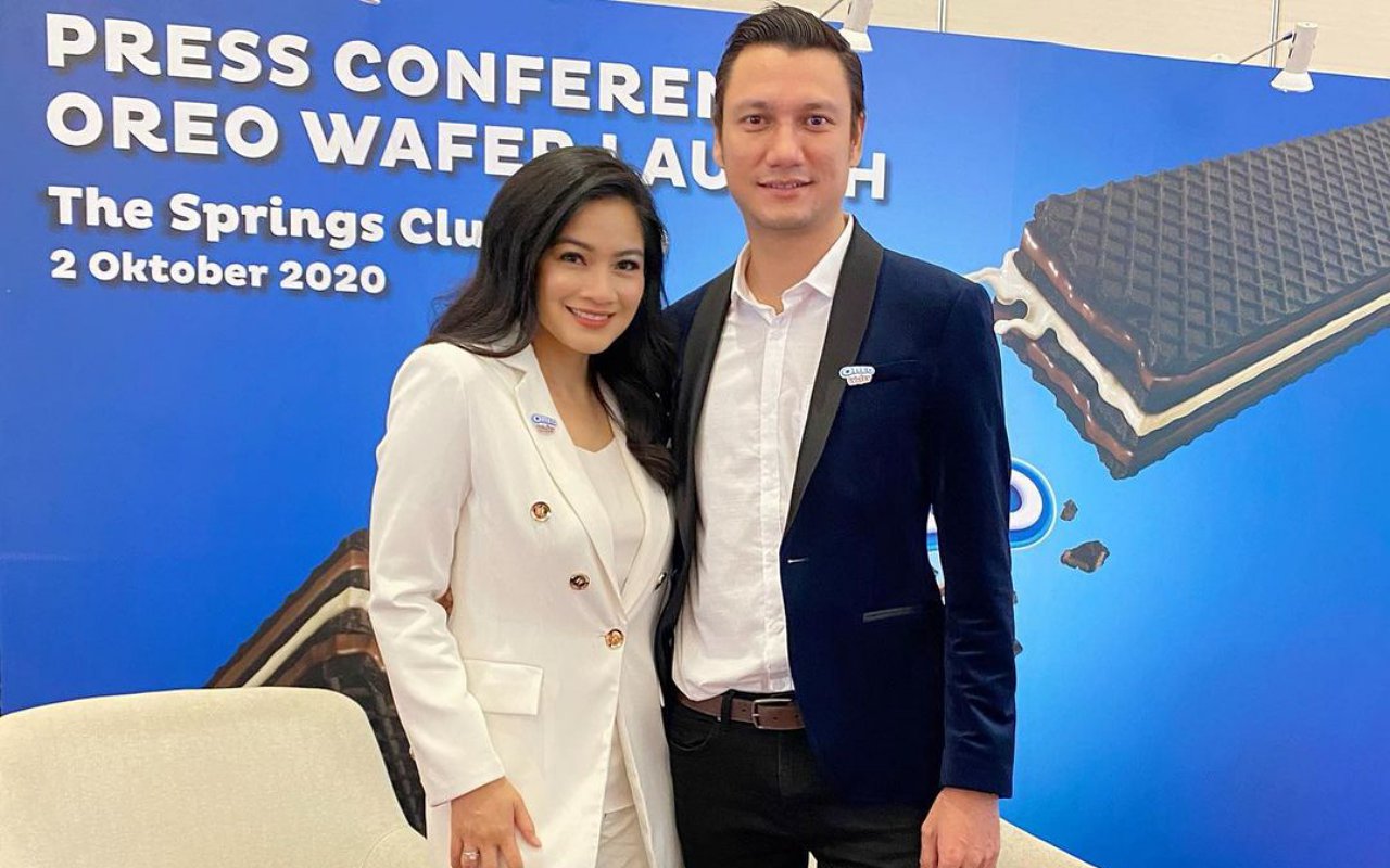Titi Kamal Klaim Foto Christian Sugiono Ini Mengingatkannya Pada Sosok Lee Min Ho, Setuju?