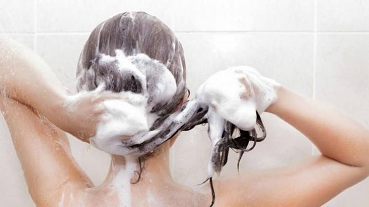 Kurang atau Terlalu Sering Mencuci Rambut