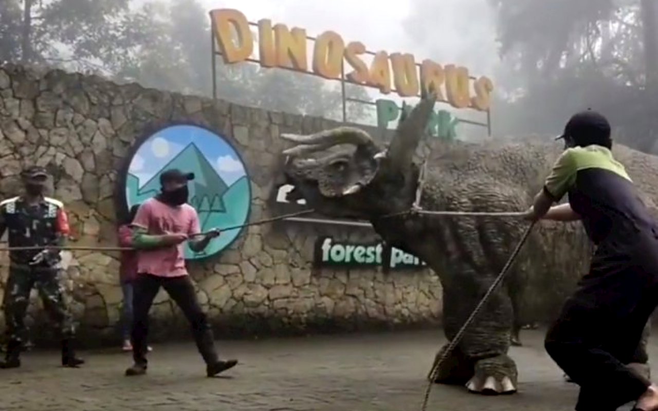 Viral Video Dinosaurus Ngamuk di Magetan, Ini Faktanya