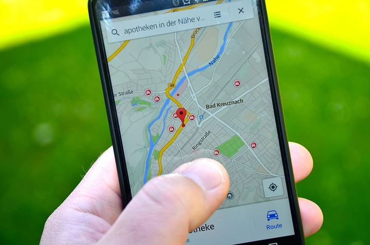 Instal Aplikasi Pelacak Ponsel