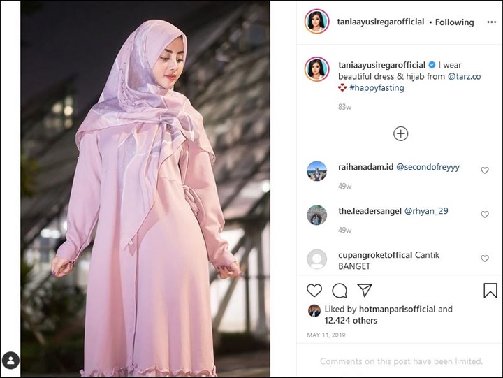 Foto Tania Ayu Berhijab