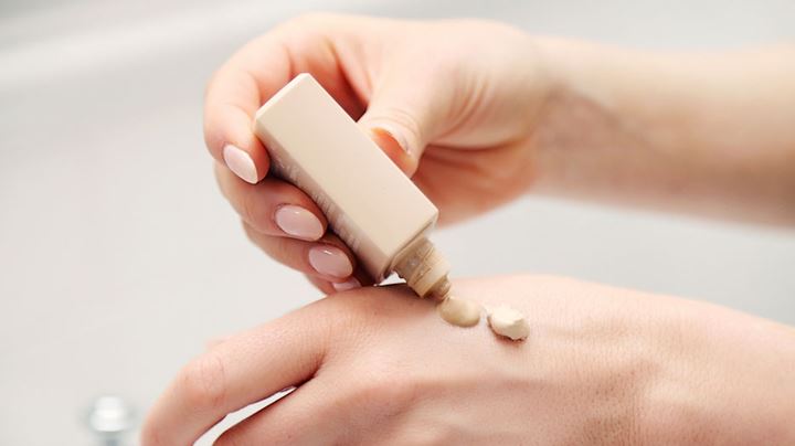 Jangan Coba Foundation Di Tangan