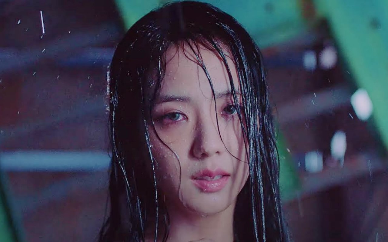 Sering Disorot, Jisoo BLACKPINK Ungkap Adegan Hujan Di MV 'Lovesick Girls' Harusnya Seperti Ini