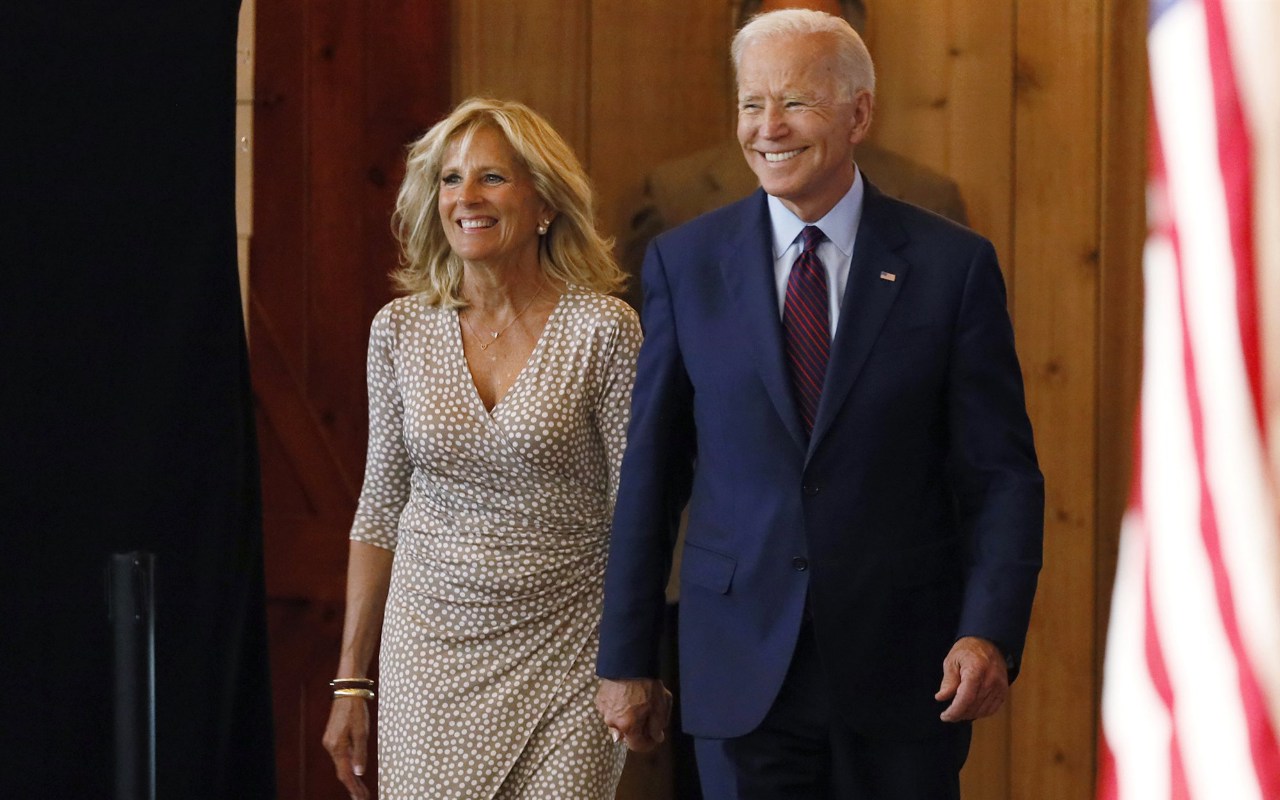 Disiarkan Langsung, Joe Biden dan Istri Sudah Disuntik Vaksin COVID-19