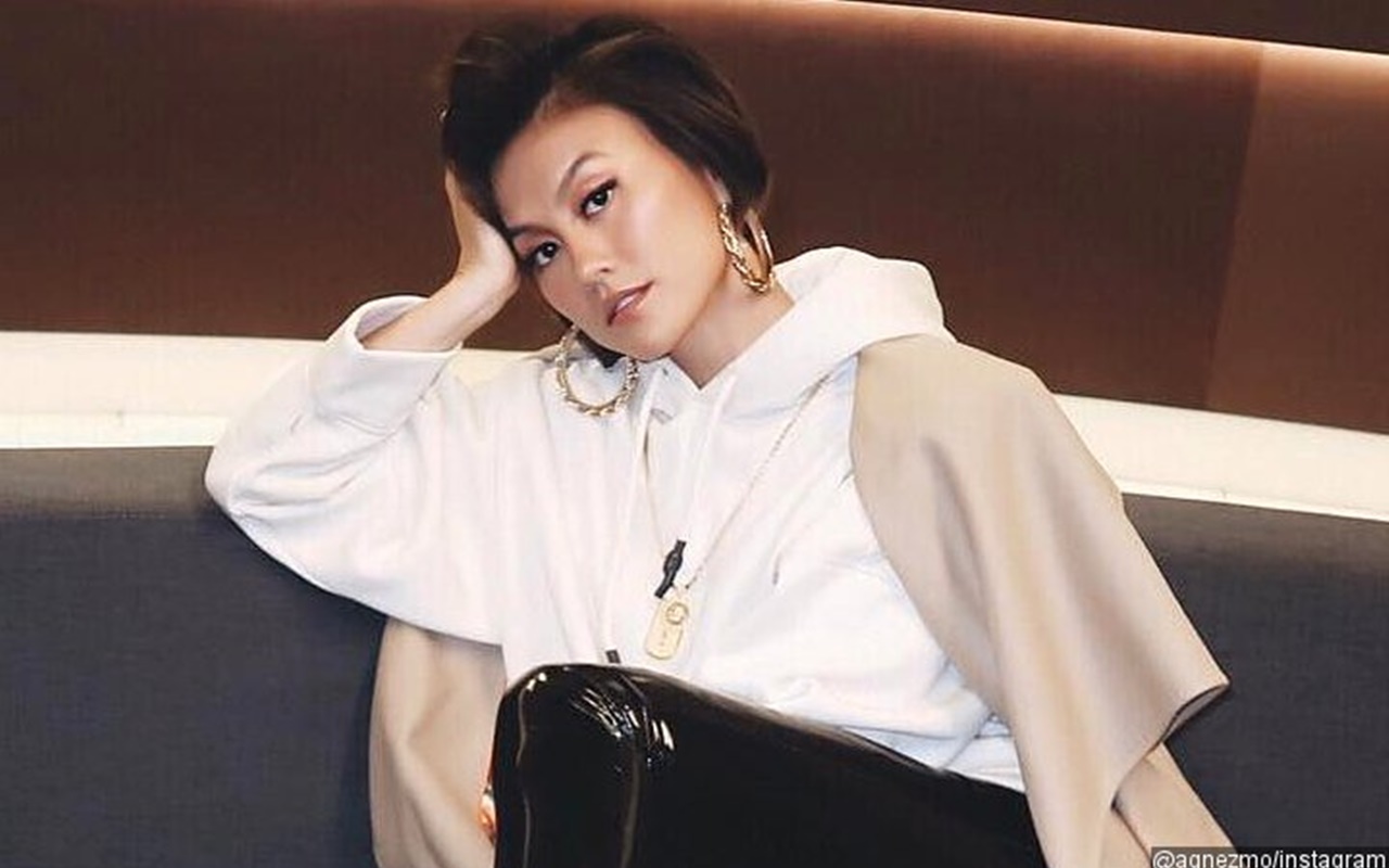 Pamer Koleksi Piala, Agnez Mo Beri Sindiran untuk Artis yang Suka Bikin Sensasi