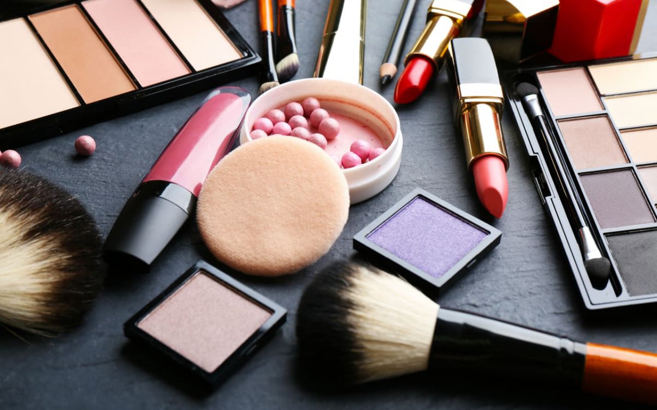 1 Produk Banyak Kegunaan, Ini 8 Rekomendasi Make Up Multifungsi Yang
