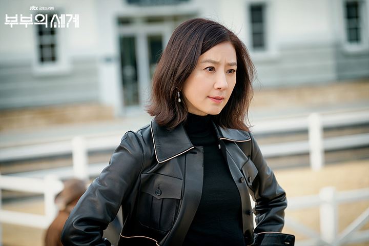 Ji Sun Woo 