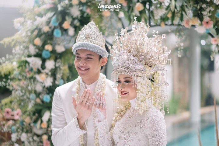 Dinda Hauw dan Rey Mbayang