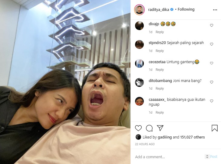 Aksi Nyeleneh Raditya Dika Tandai Pergantian Tahun 2020 ke 2021