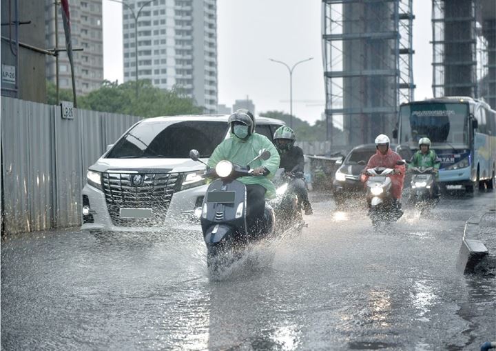 Jaga Jarak Dengan Mobil