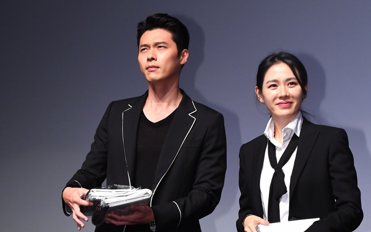 Foto Keluarga Beredar, Ayah Son Ye Jin Mirip Hyun Bin?