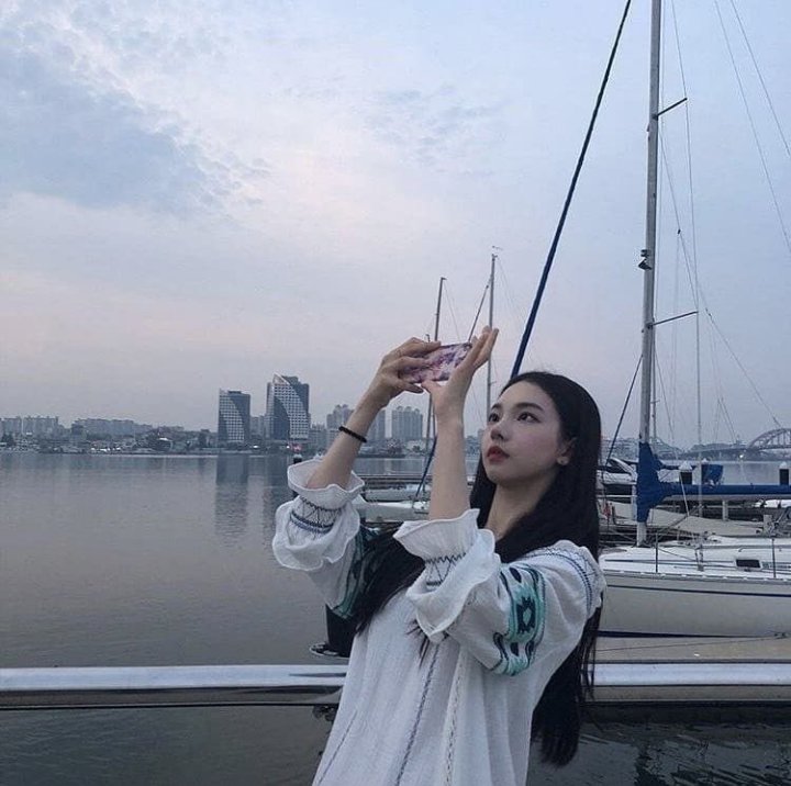 Kecantikan Natural Karina aespa di Foto Pra Debut Bikin Takjub
