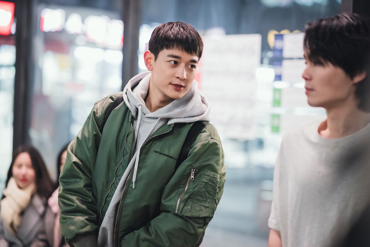 Minho SHINee Ganteng Banget di Foto \'Lovestruck in the City\', Tim Produksi Beri Bocoran Ini