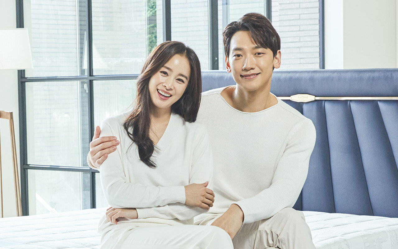 Rain dan Kim Tae Hee Tak Malu Tunjukkan Kemesraan Saat Bintangi Iklan Kasur