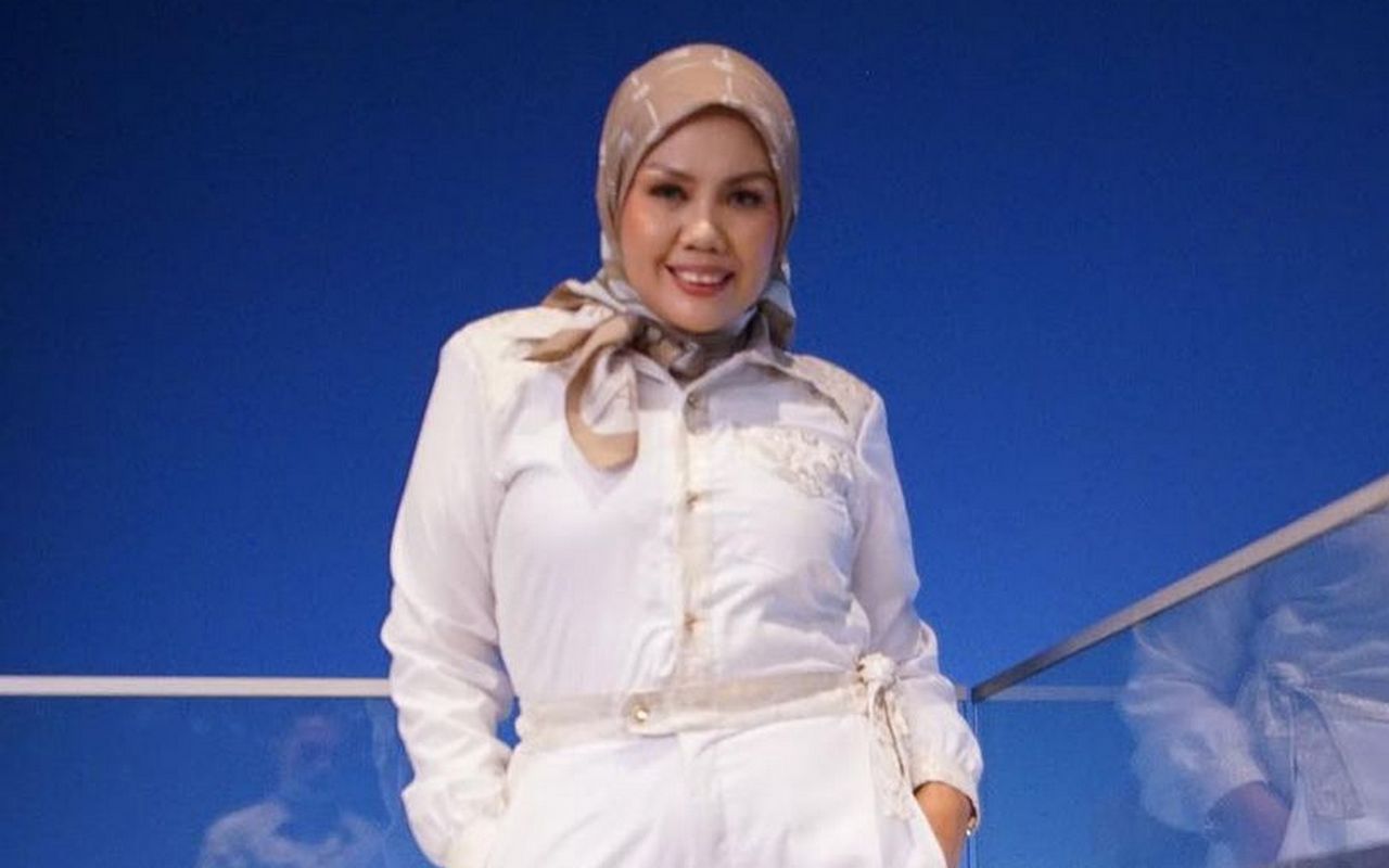 Unggah Foto Lepas Hijab, Ely Sugigi Merasa Serba Salah Karena Terus Dibully