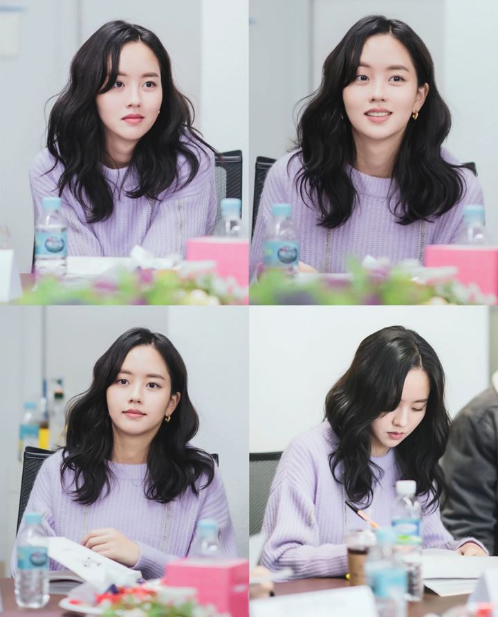 Makin Dewasa, Kecantikan Kim So Hyun di Foto-Foto Baru Kejutkan Netizen 1