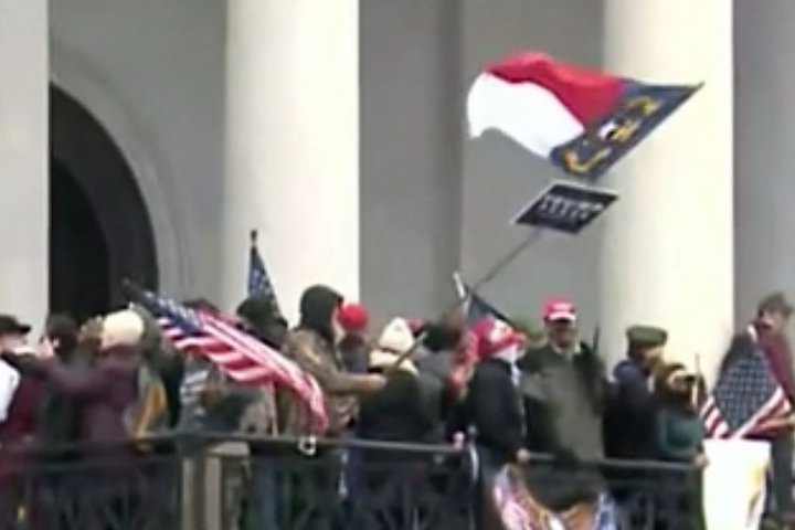 Heboh Bendera Merah Putih Tertangkap Kamera di Rusuh Capitol, Punya Indonesia?