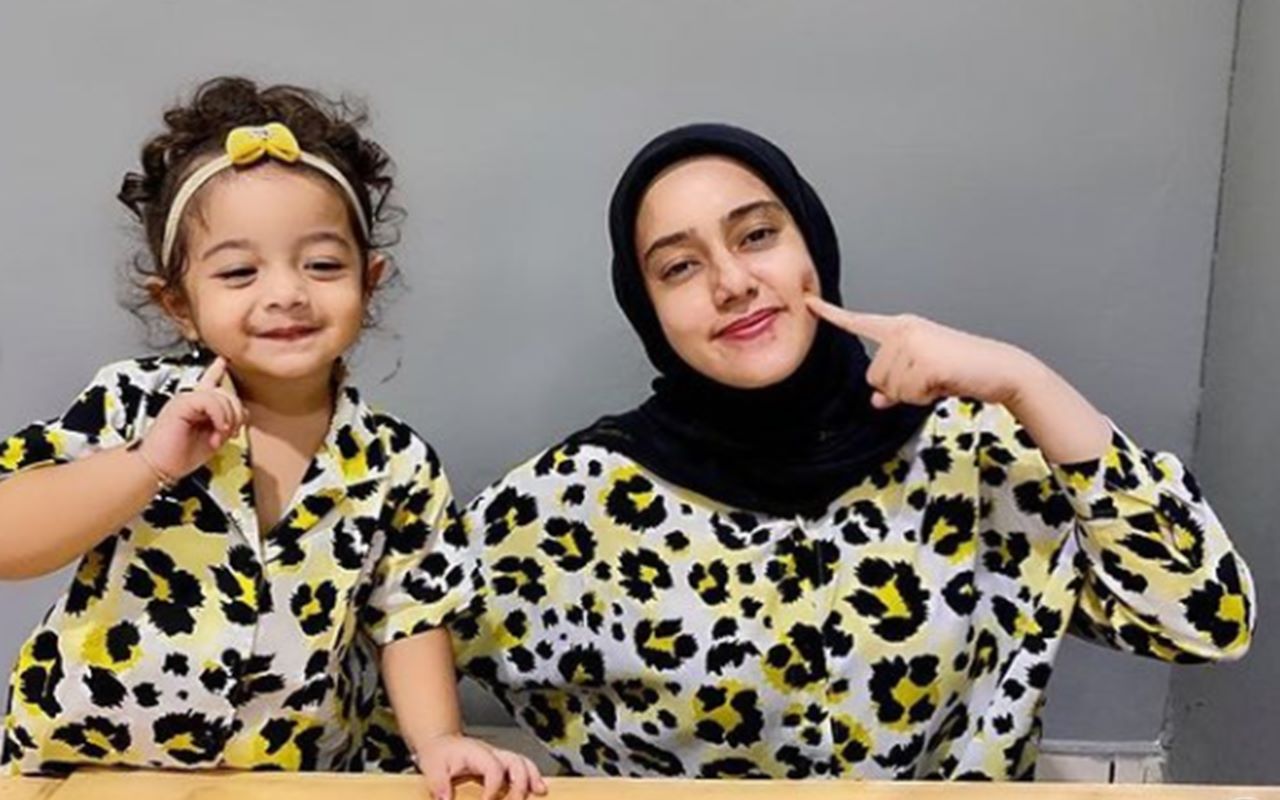 Potret Terbaru Putri Fairuz A. Rafiq Cantik Bak Boneka, Eye Smile Bikin Tambah Gemes