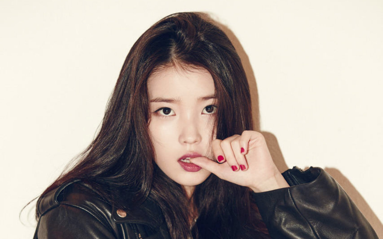 GDA 2021: Bukan Gaun, Gaya Busana IU di Red Carpet Ini Jadi Perhatian