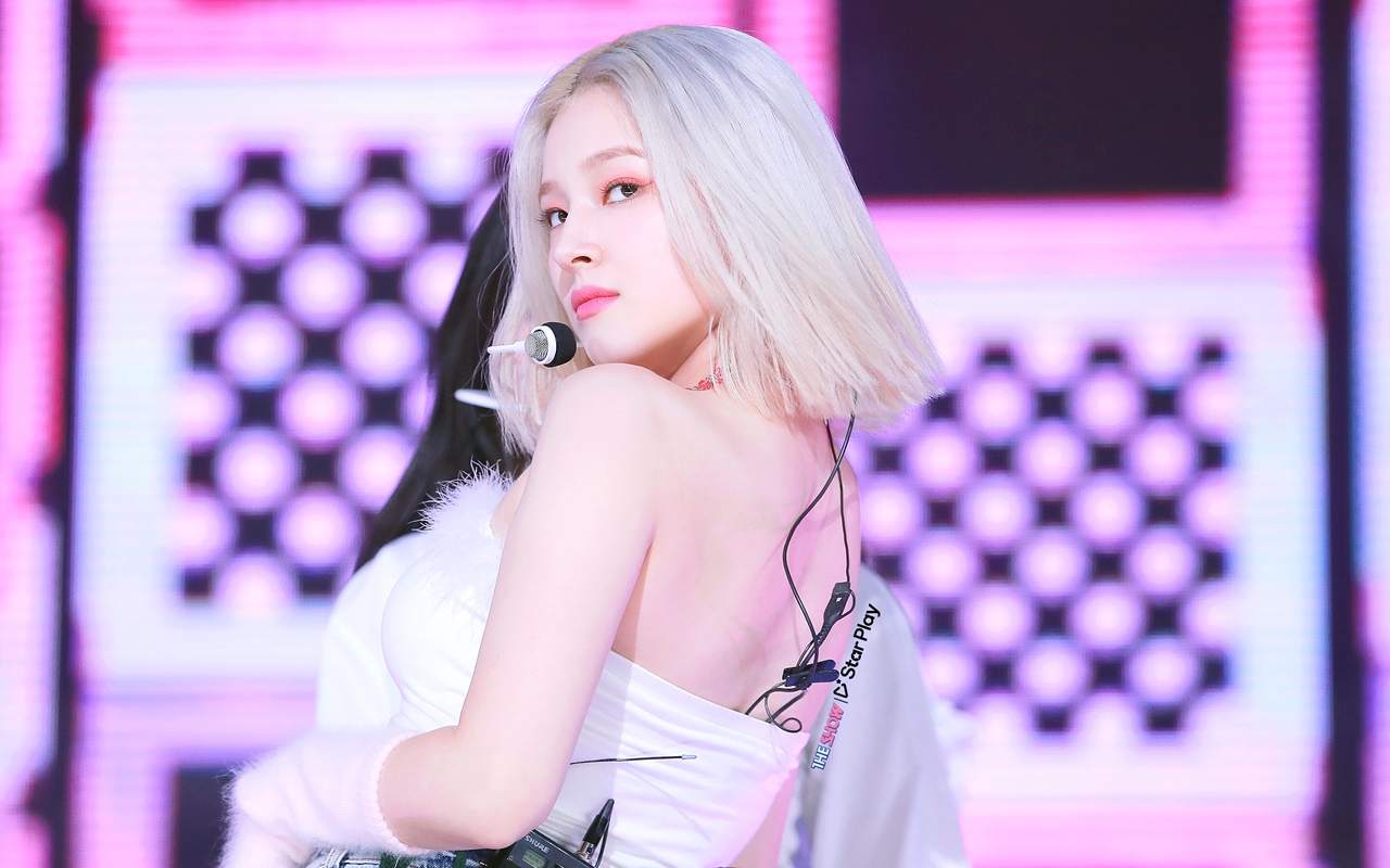 Foto-Foto Nancy Momoland Ganti Baju Beredar, Pelaku Diduga Staf Agensi  Sendiri