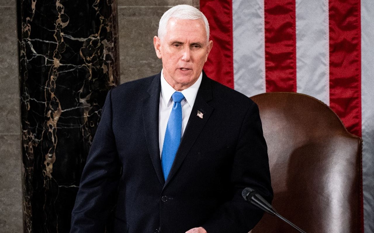 Dicap Pengkhianat, Pendukung Trump Desak Agar Mike Pence Digantung